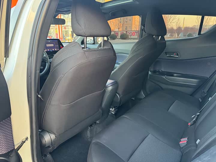 Фото 12 - Toyota Izoa