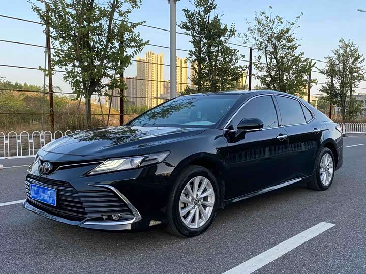 Фото 1 - Toyota Camry