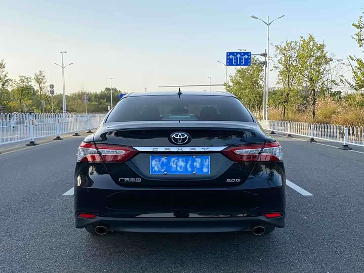 Фото 5 - Toyota Camry