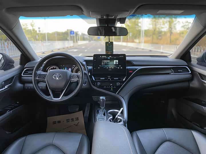 Фото 9 - Toyota Camry