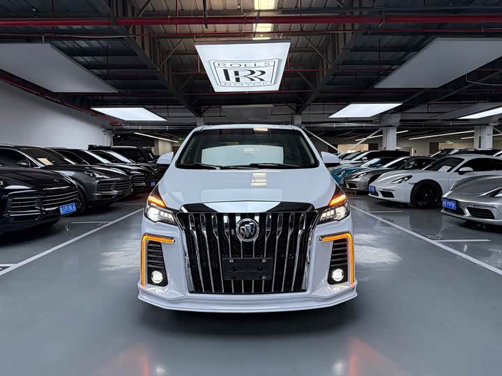 Фото 2 - Buick GL8 ES