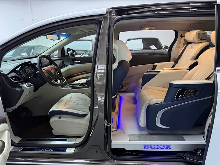 Фото 6 - Buick GL8 ES