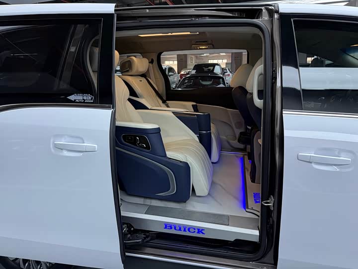 Фото 7 - Buick GL8 ES