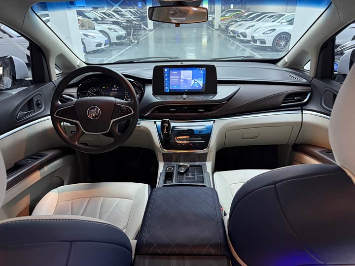 Фото 8 - Buick GL8 ES