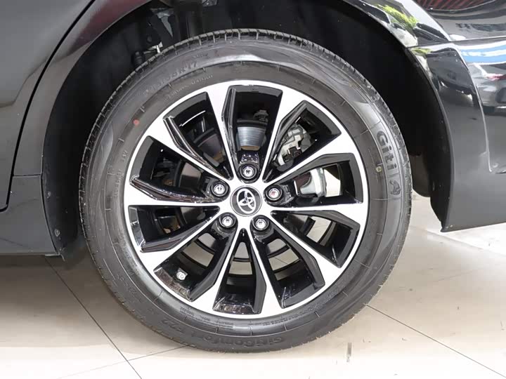 Фото 21 - Toyota Avalon