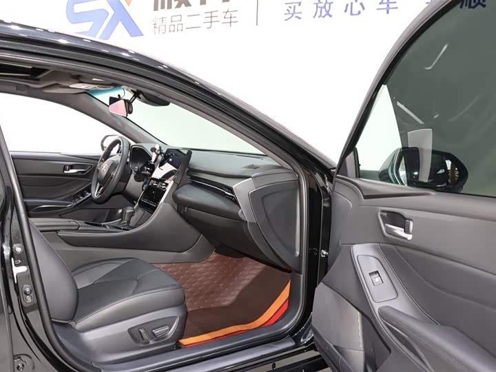 Фото 9 - Toyota Avalon