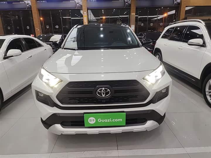 Фото 3 - Toyota RAV4