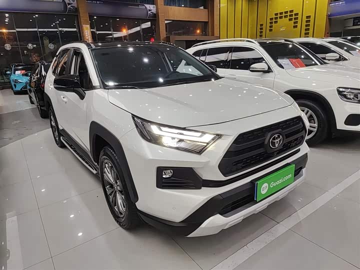 Фото 4 - Toyota RAV4