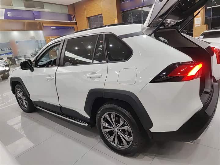 Фото 5 - Toyota RAV4
