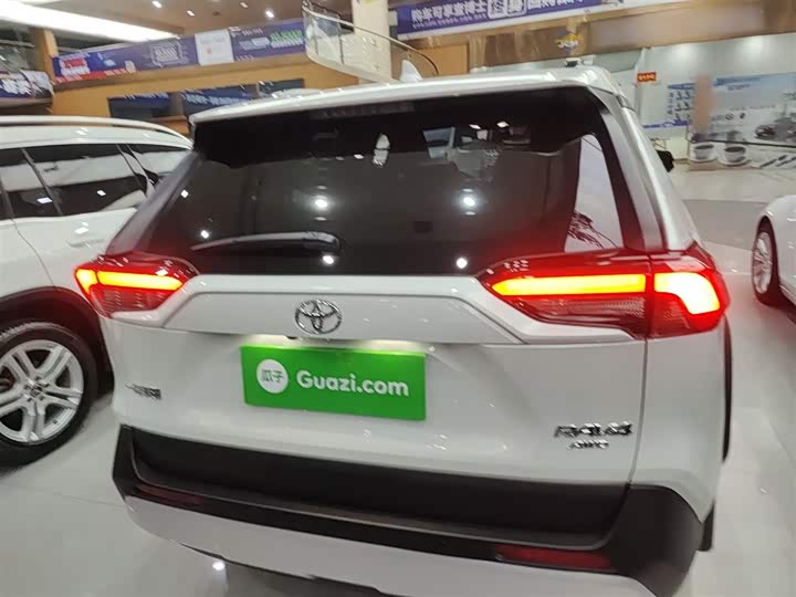 Фото 6 - Toyota RAV4