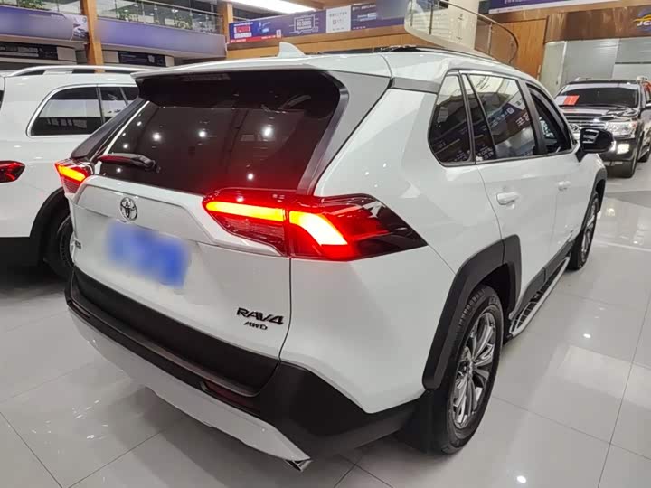 Фото 7 - Toyota RAV4