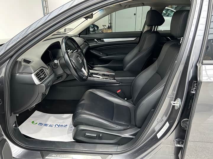 Фото 14 - Honda Accord