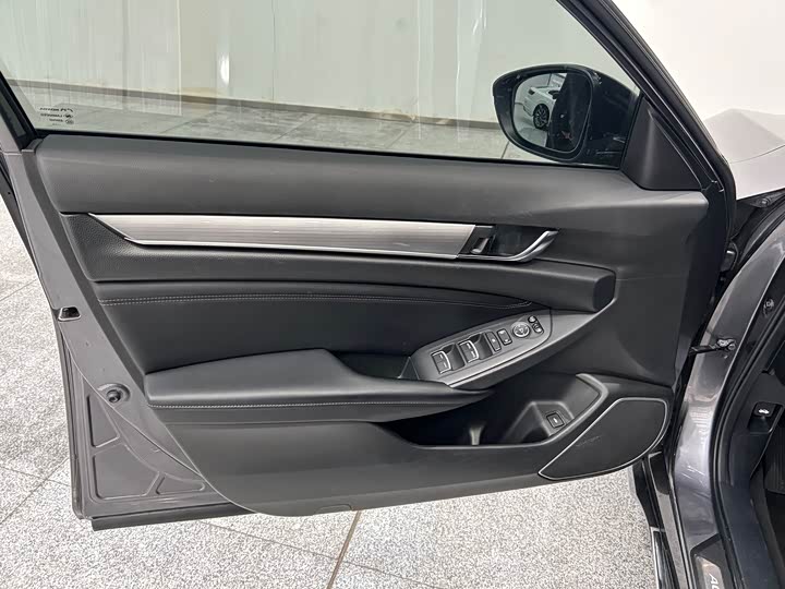 Фото 18 - Honda Accord