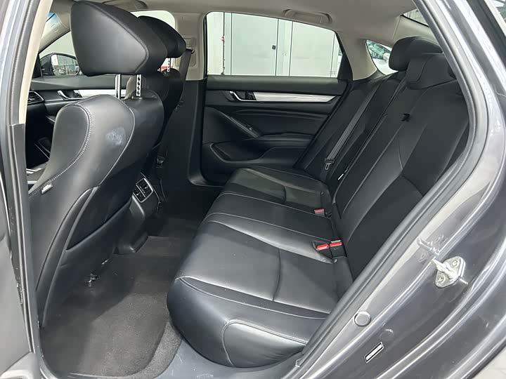 Фото 24 - Honda Accord