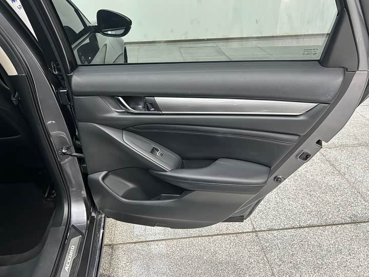 Фото 27 - Honda Accord