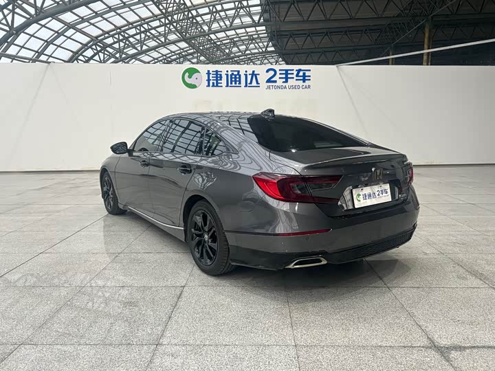 Фото 8 - Honda Accord