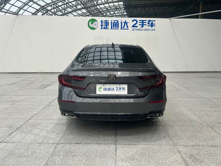 Фото 9 - Honda Accord