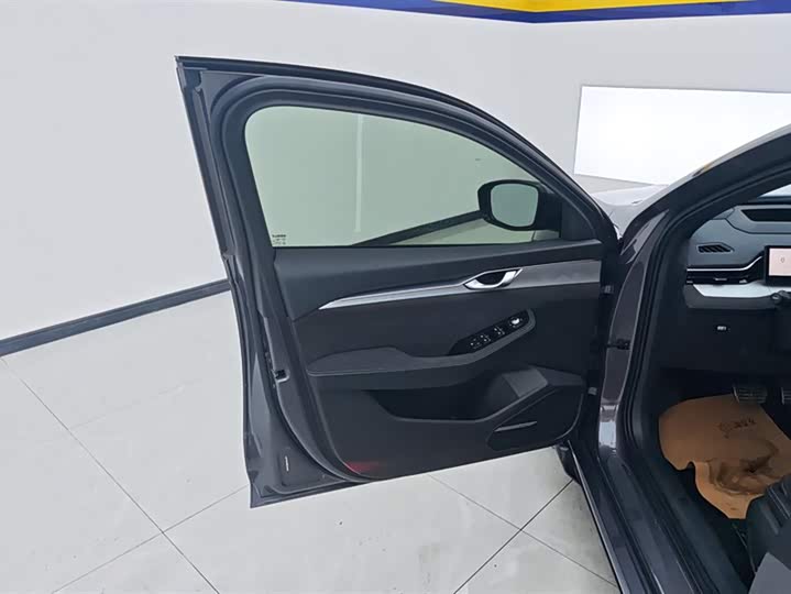 Фото 7 - Geely Preface