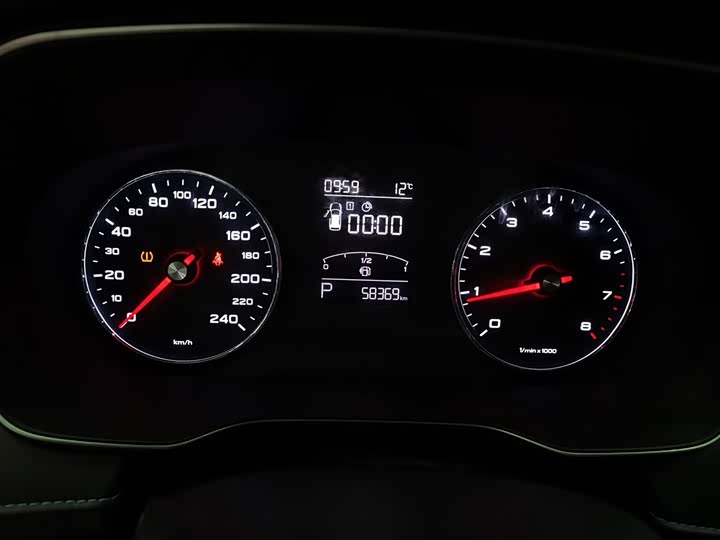 Фото 12 - Roewe RX5