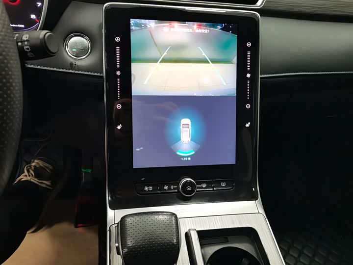 Фото 13 - Roewe RX5