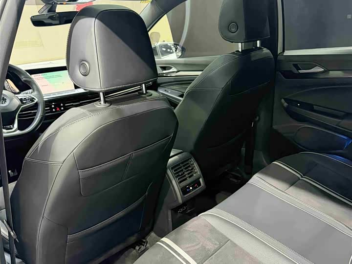 Фото 10 - Volkswagen Golf