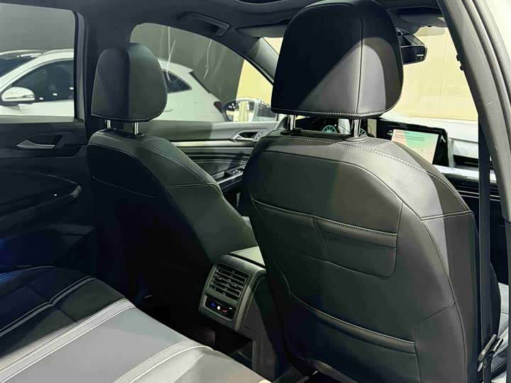 Фото 11 - Volkswagen Golf