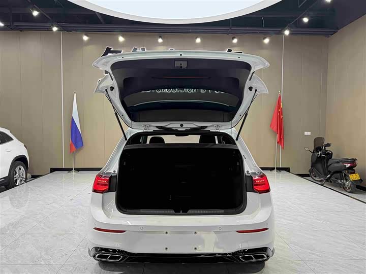 Фото 13 - Volkswagen Golf