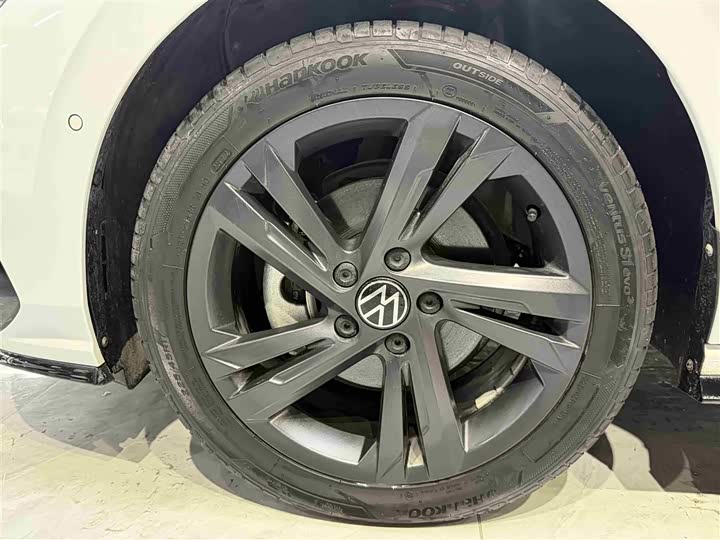 Фото 14 - Volkswagen Golf