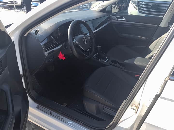 Фото 4 - Volkswagen Lavida