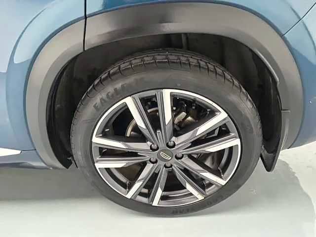 Фото 3 - Geely Monjaro