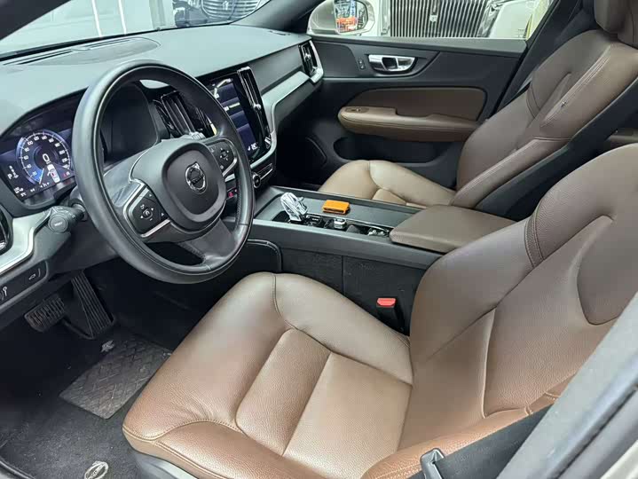 Фото 10 - Volvo S60