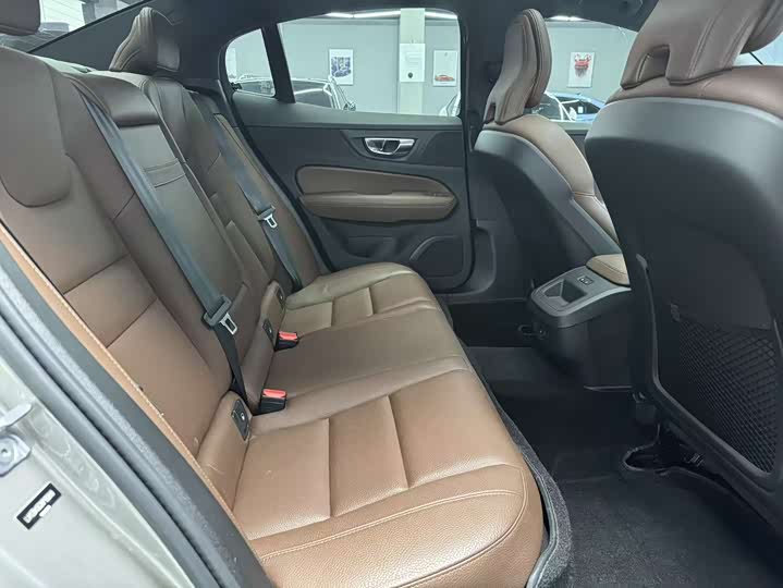 Фото 12 - Volvo S60