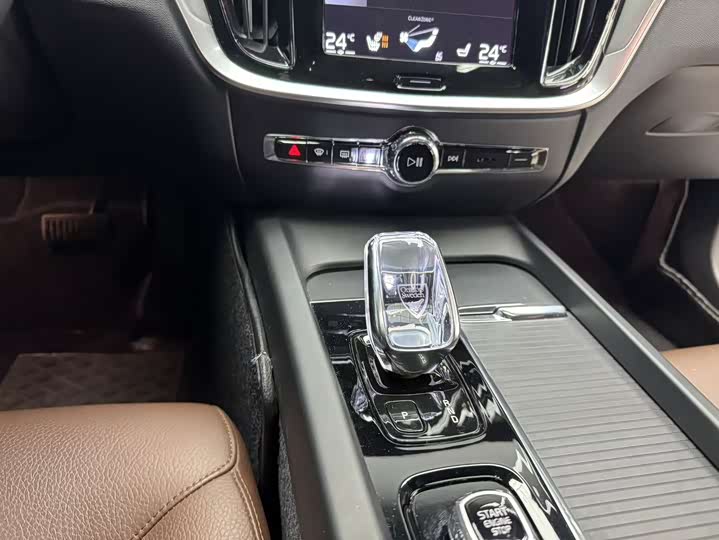 Фото 14 - Volvo S60