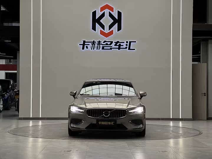 Фото 2 - Volvo S60