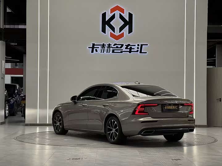 Фото 4 - Volvo S60