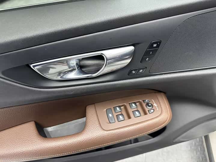 Фото 8 - Volvo S60