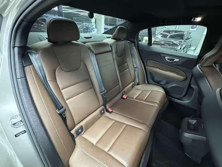 Фото 9 - Volvo S60