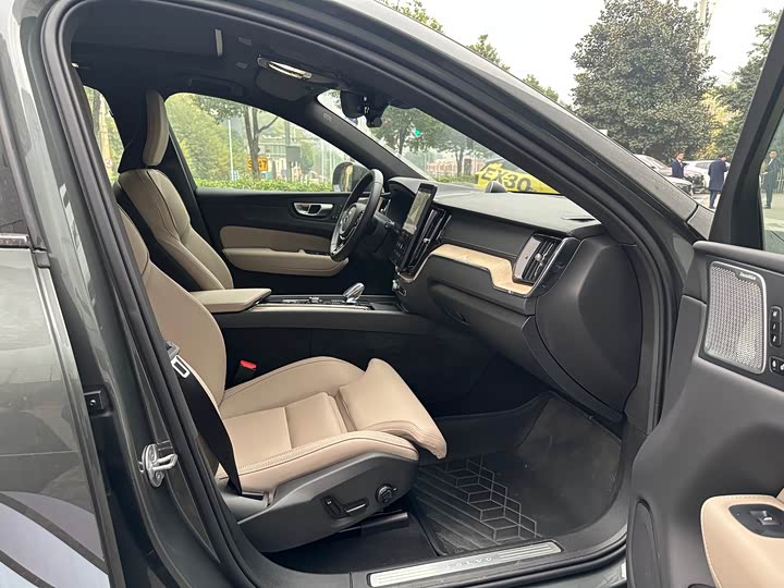 Фото 21 - Volvo XC60