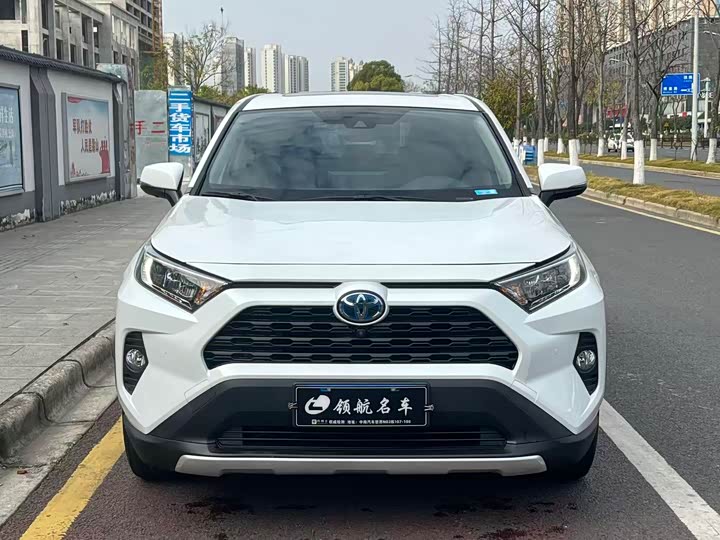 Фото 1 - Toyota RAV4