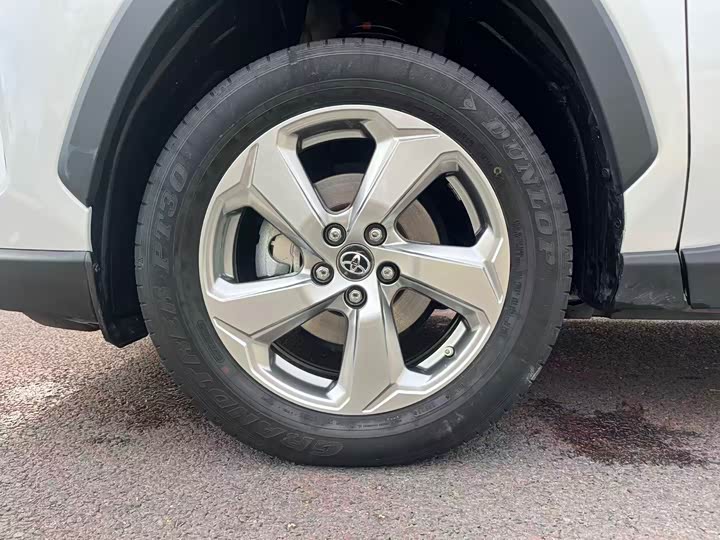 Фото 14 - Toyota RAV4