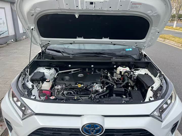 Фото 15 - Toyota RAV4