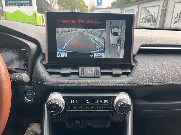 Фото 17 - Toyota RAV4