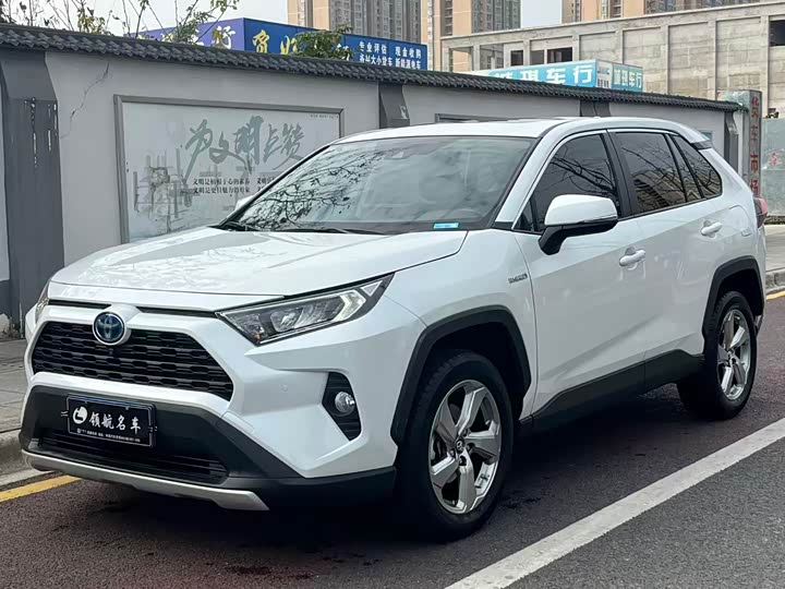 Фото 2 - Toyota RAV4