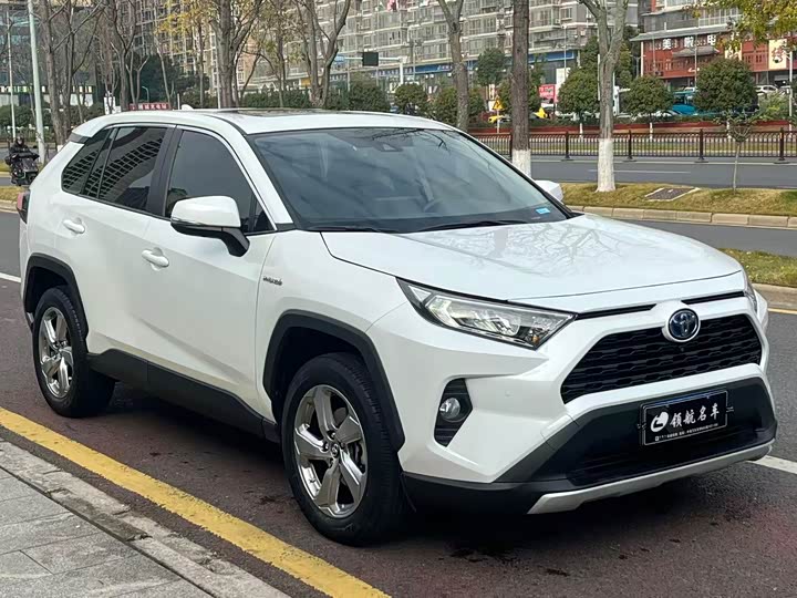 Фото 3 - Toyota RAV4