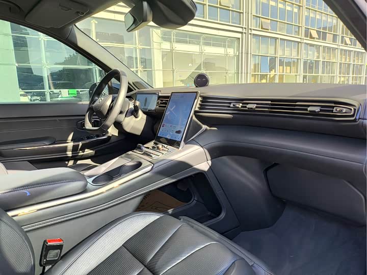 Фото 15 - Nio ES8