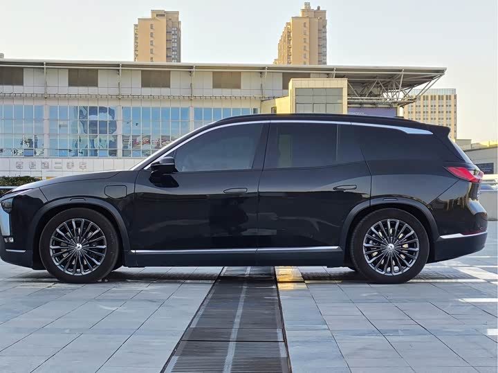 Фото 24 - Nio ES8