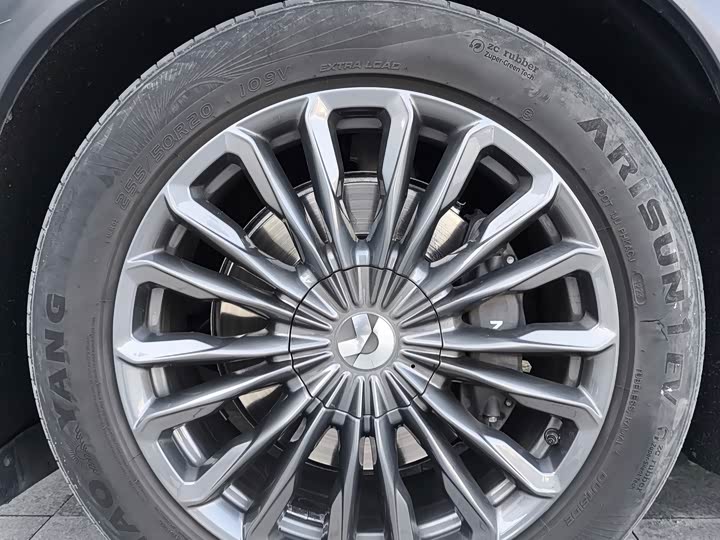 Фото 25 - Nio ES8