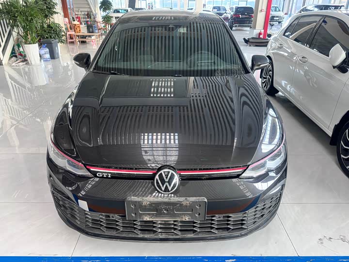 Фото 2 - Volkswagen Golf GTI