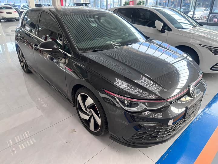 Фото 3 - Volkswagen Golf GTI