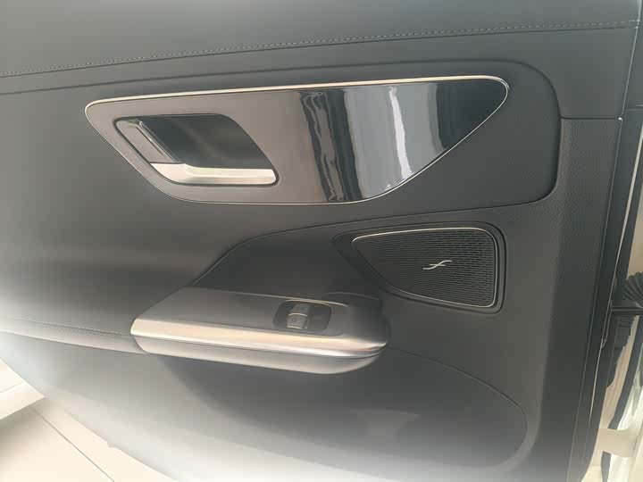 Фото 11 - Mercedes-Benz C-Class